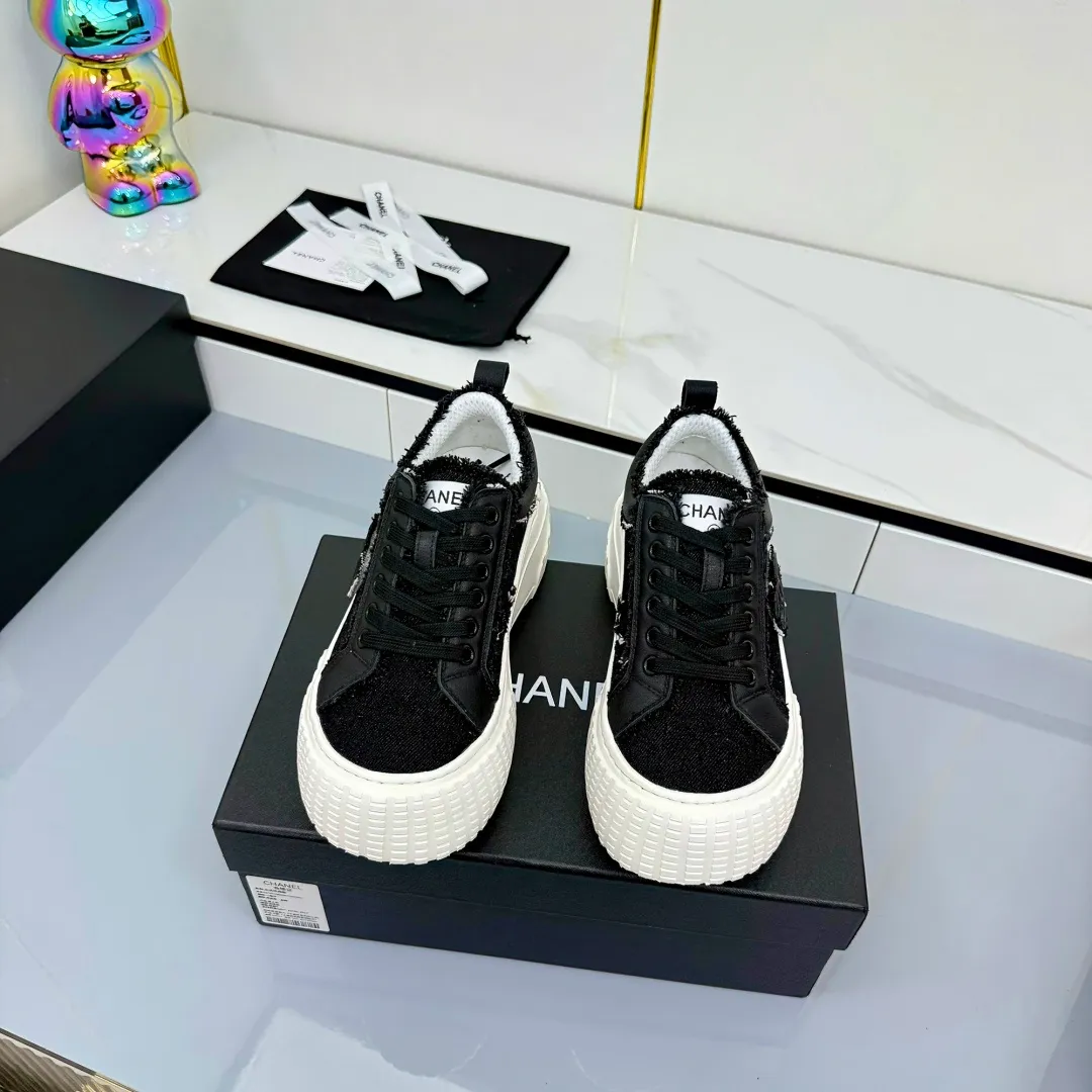 👟👟Ex-factory price 640👟👟 Chanel bread shoes ~ original calfskin panda shoes Chanel 25C latest hot style panda black and white sports shoes casual sneakers Xiaoxiang hot item classic black and white panda color coco girls must pay Fabric: original custom mixed sheepskin lining: original imported breathable mesh lining outsole: Original molded rubber + TPU combination Size: Women's 35-41 Buy now👉